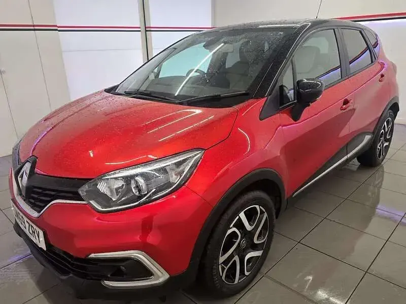 Used Renault Captur Iconic 88 HP (64 kW) 2020 Red/black SUV