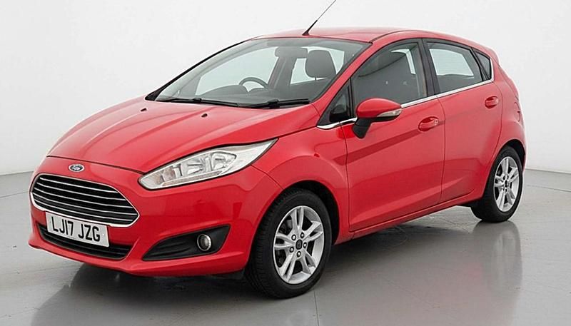 Used Ford Fiesta Zetec 82 HP (60 kW) 2017 Red Hatchback