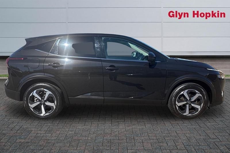 Used Nissan Qashqai N-Connecta 140 HP (102 kW) 2022 Black SUV