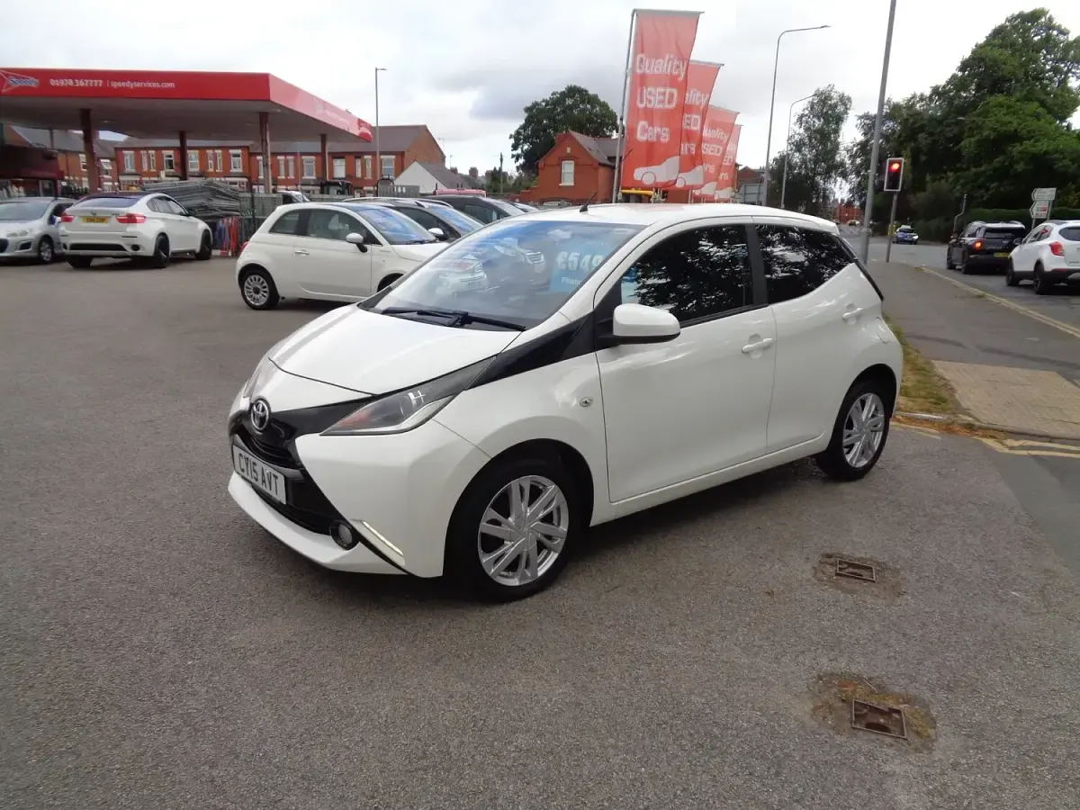 Used Toyota Aygo x-press 2015 White Hatchback