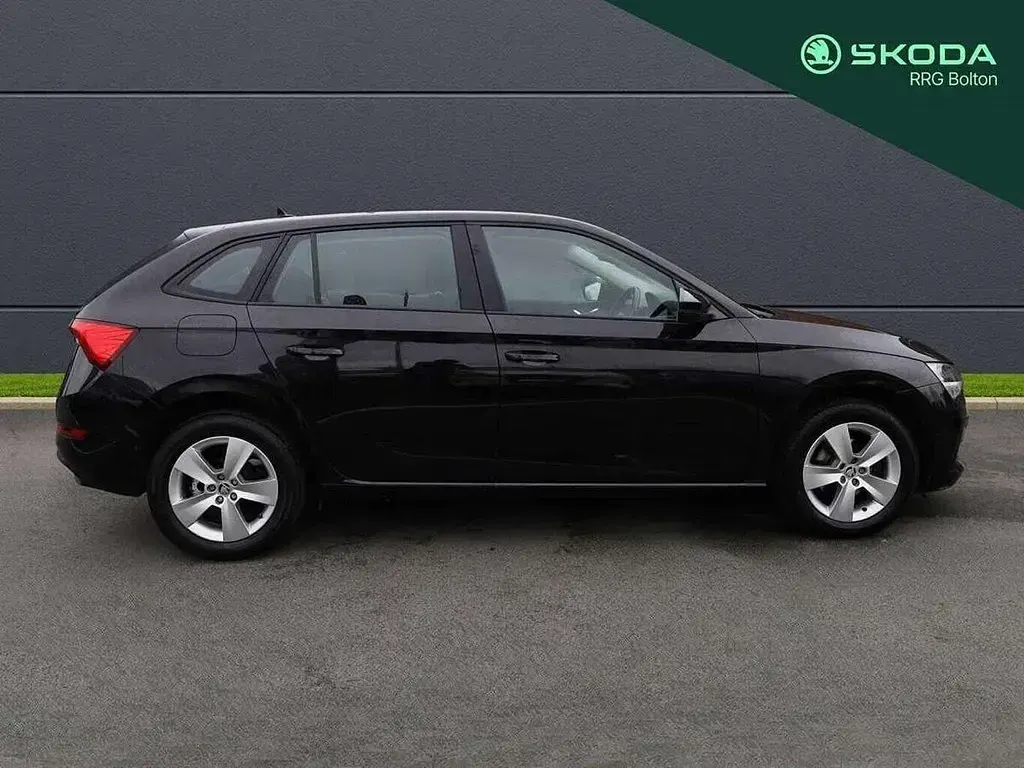 Usado Skoda Scala SE 108 CV (79 kW) 2021 Negro Utilitario