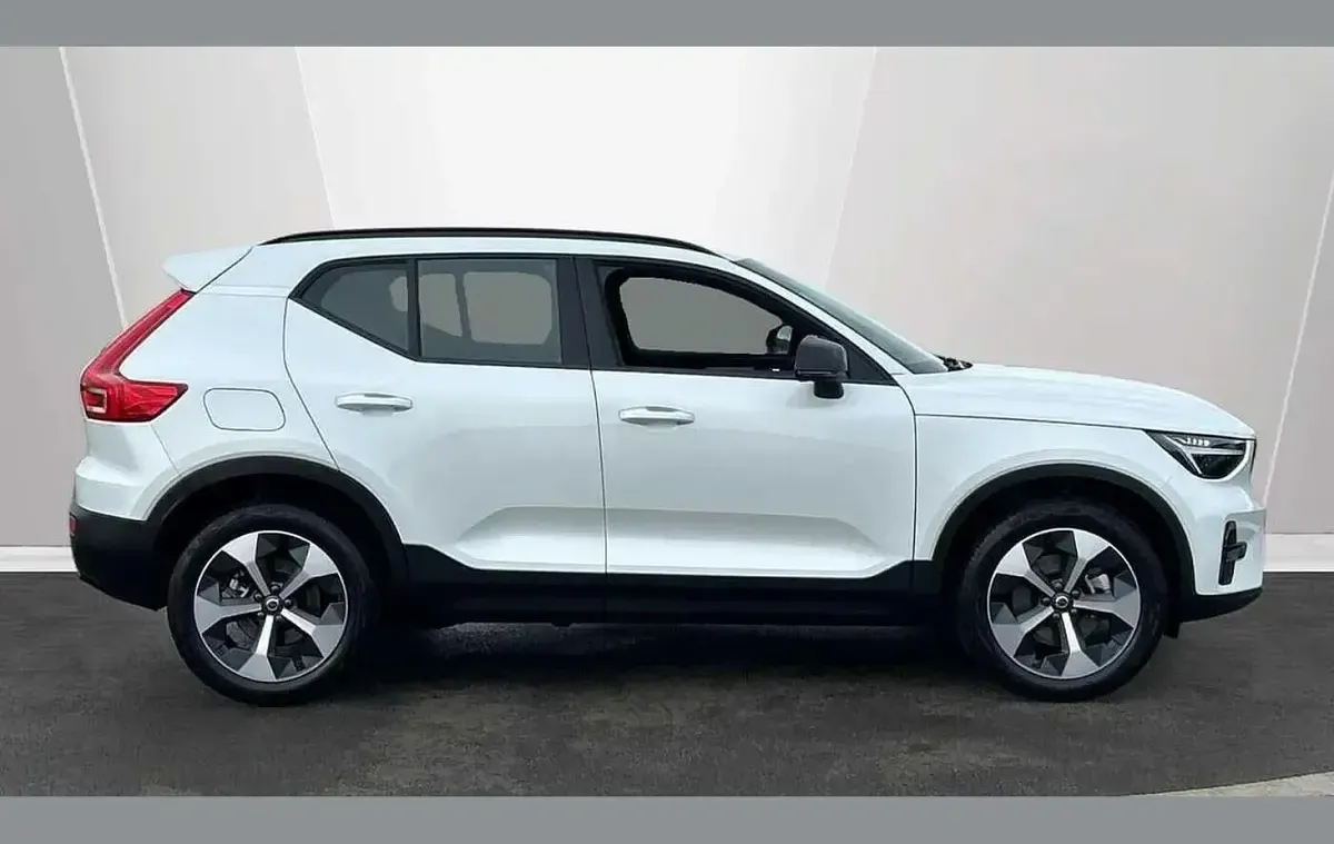 Used Volvo XC40 Plus 197 HP (144 kW) 2025 White SUV