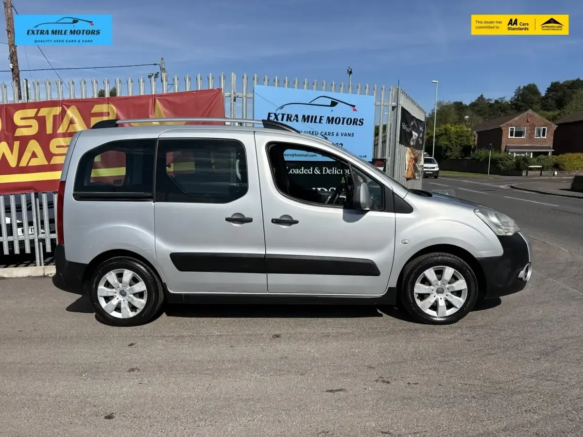 Usado Citroën Berlingo XTR 90 CV (66 kW) 2010 Plateado Monovolumen