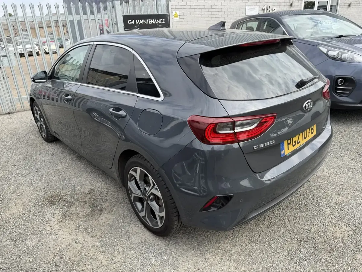 Begagnad Kia Ceed 136 HK (100 kW) 2019 Grå Halvkombi