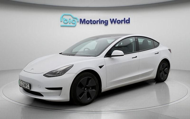 Used Tesla Model 3 Standard Range Plus 222 kW (302 HP) 2021 White Sedan