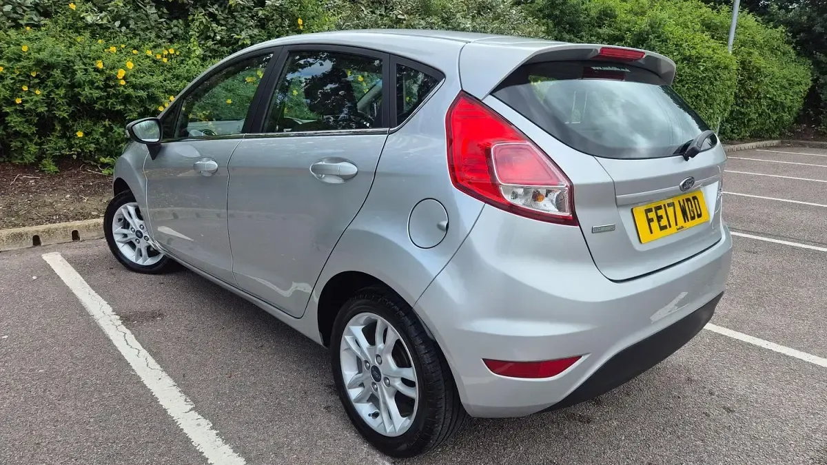 Used Ford Fiesta Zetec 100 HP (73 kW) 2017 Silver Hatchback