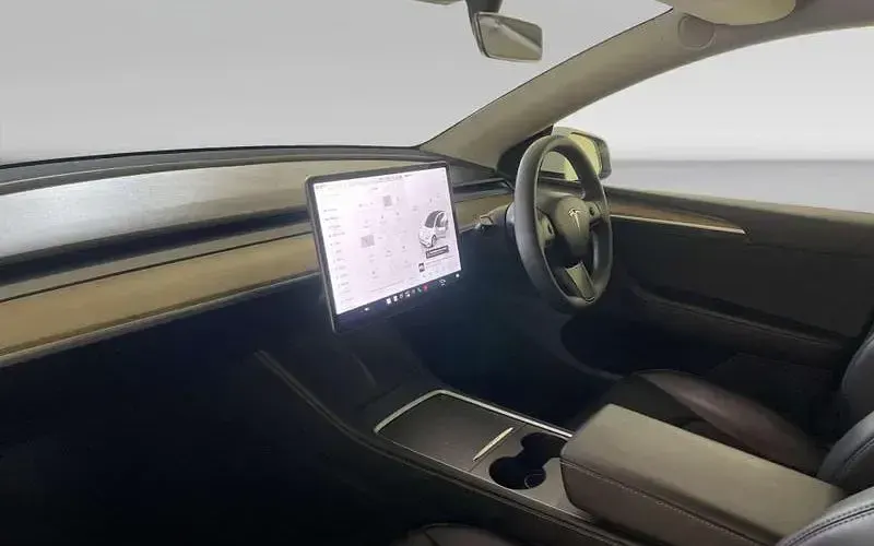 Used Tesla Model Y Standard Range 219 kW (299 HP) 2023 White SUV