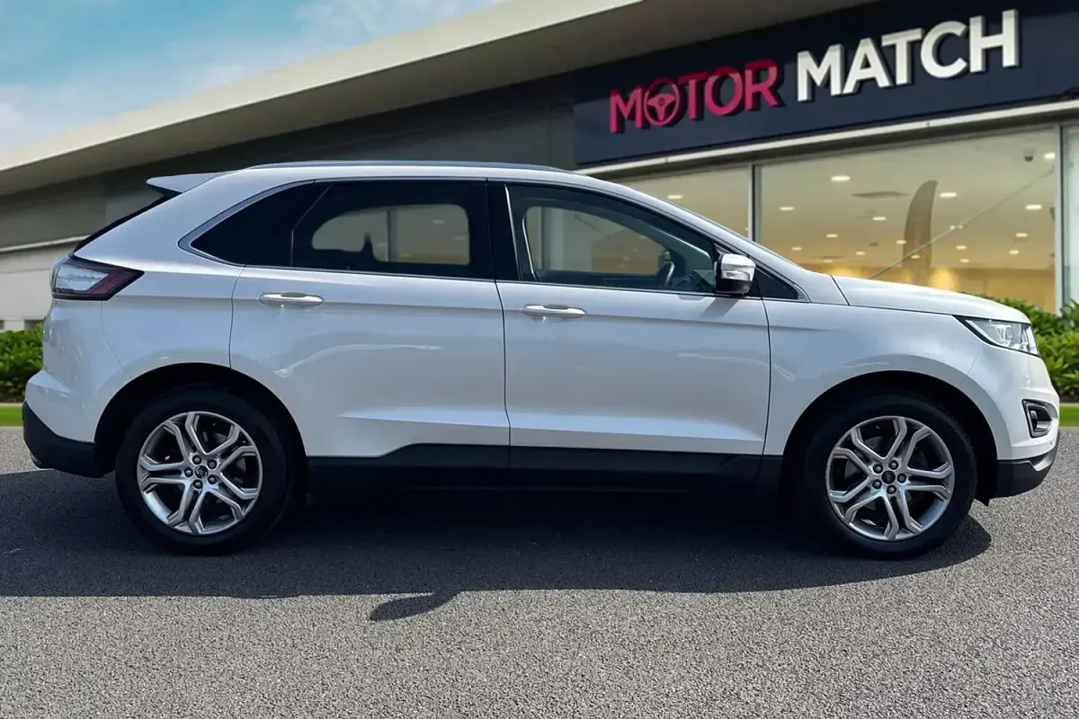 Used Ford Edge Titanium 180 HP (132 kW) 2017 White SUV