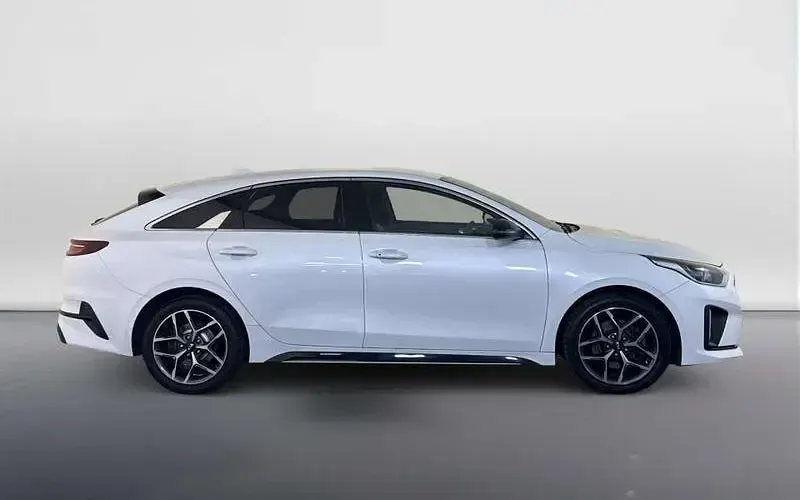 Used Kia ProCeed GT-Line 140 HP (102 kW) 2020 White Estate