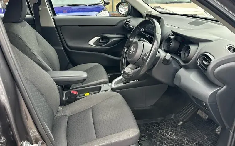 Used Toyota Yaris Cross 116 HP (85 kW) 2023 Grey SUV