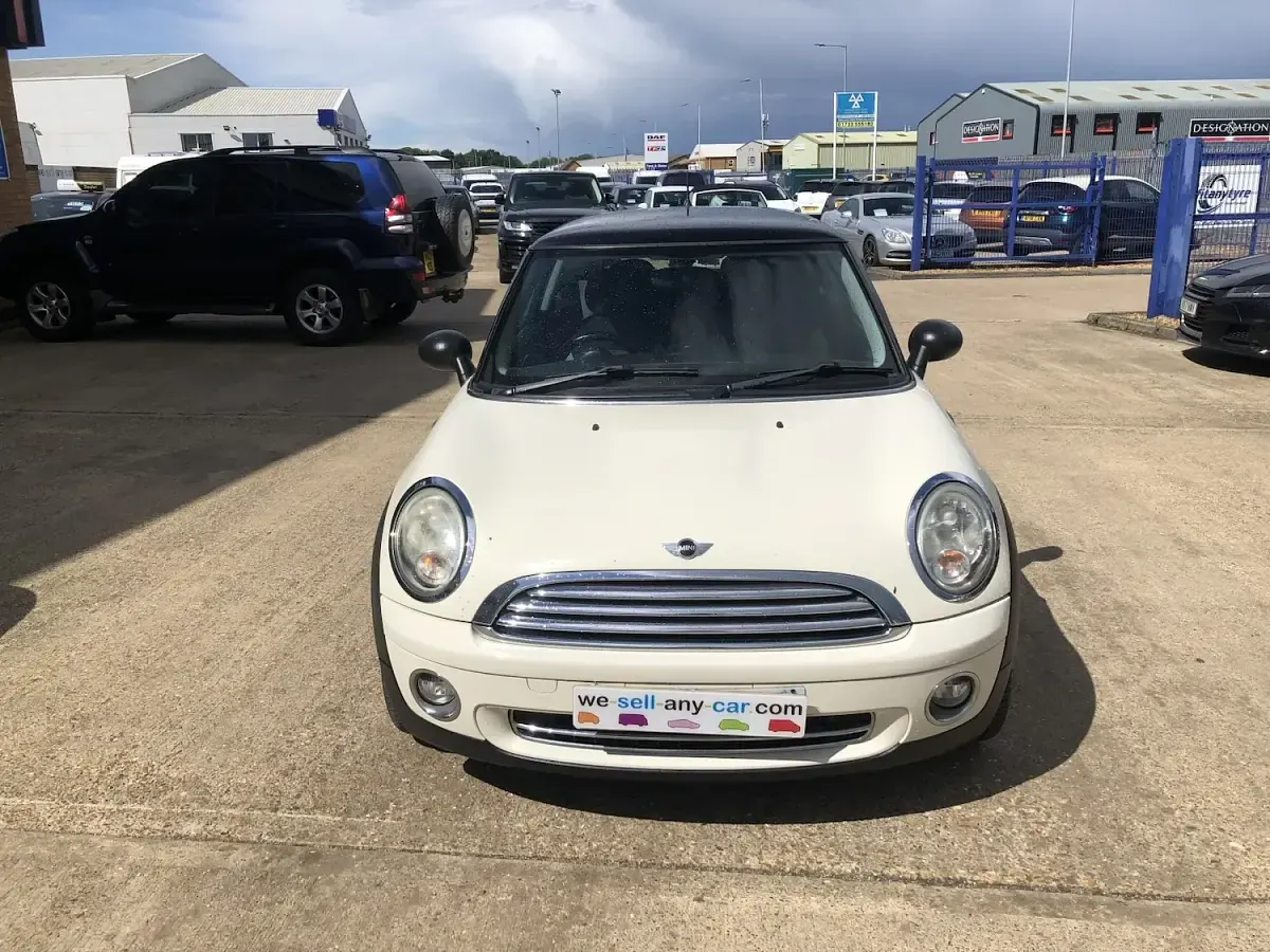 Used Mini Cooper Hatch 2009 White Hatchback