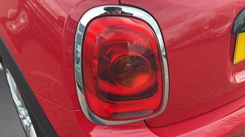 Used Mini Cooper Hatch 134 HP (98 kW) 2018 Red Hatchback