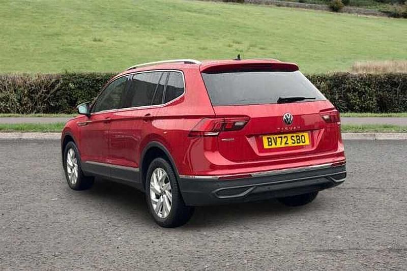 Used VW Tiguan Allspace Life 150 HP (110 kW) 2022 Red SUV