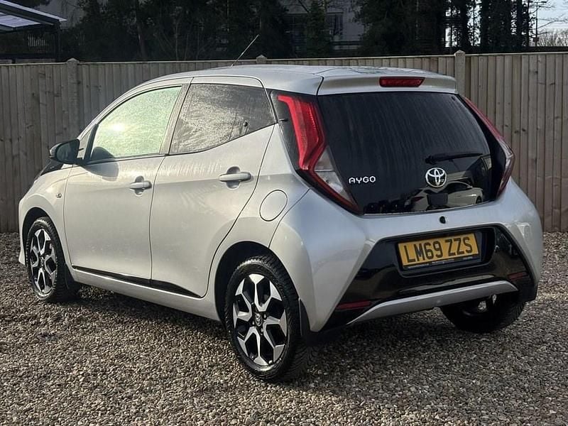 Used Toyota Aygo Trend 72 HP (52 kW) 2019 Silver Hatchback