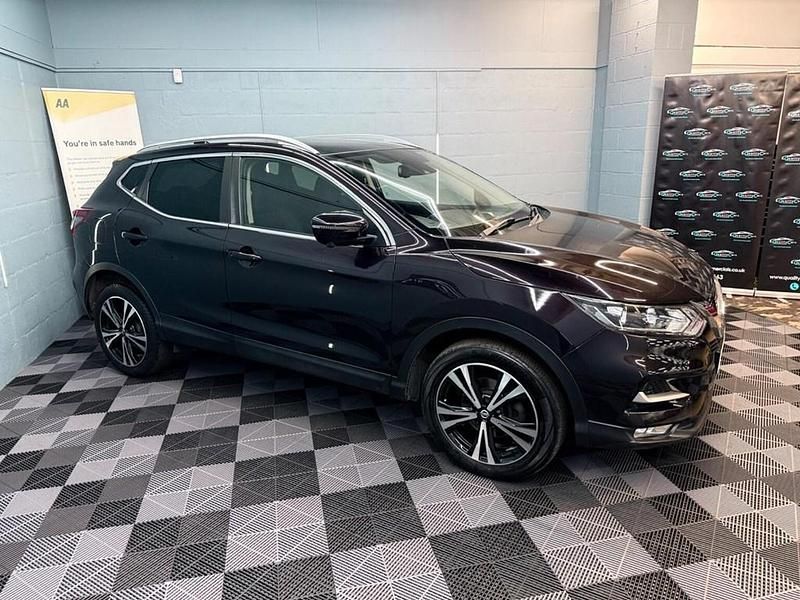 Used Nissan Qashqai N-Connecta 115 HP (84 kW) 2017 Black SUV