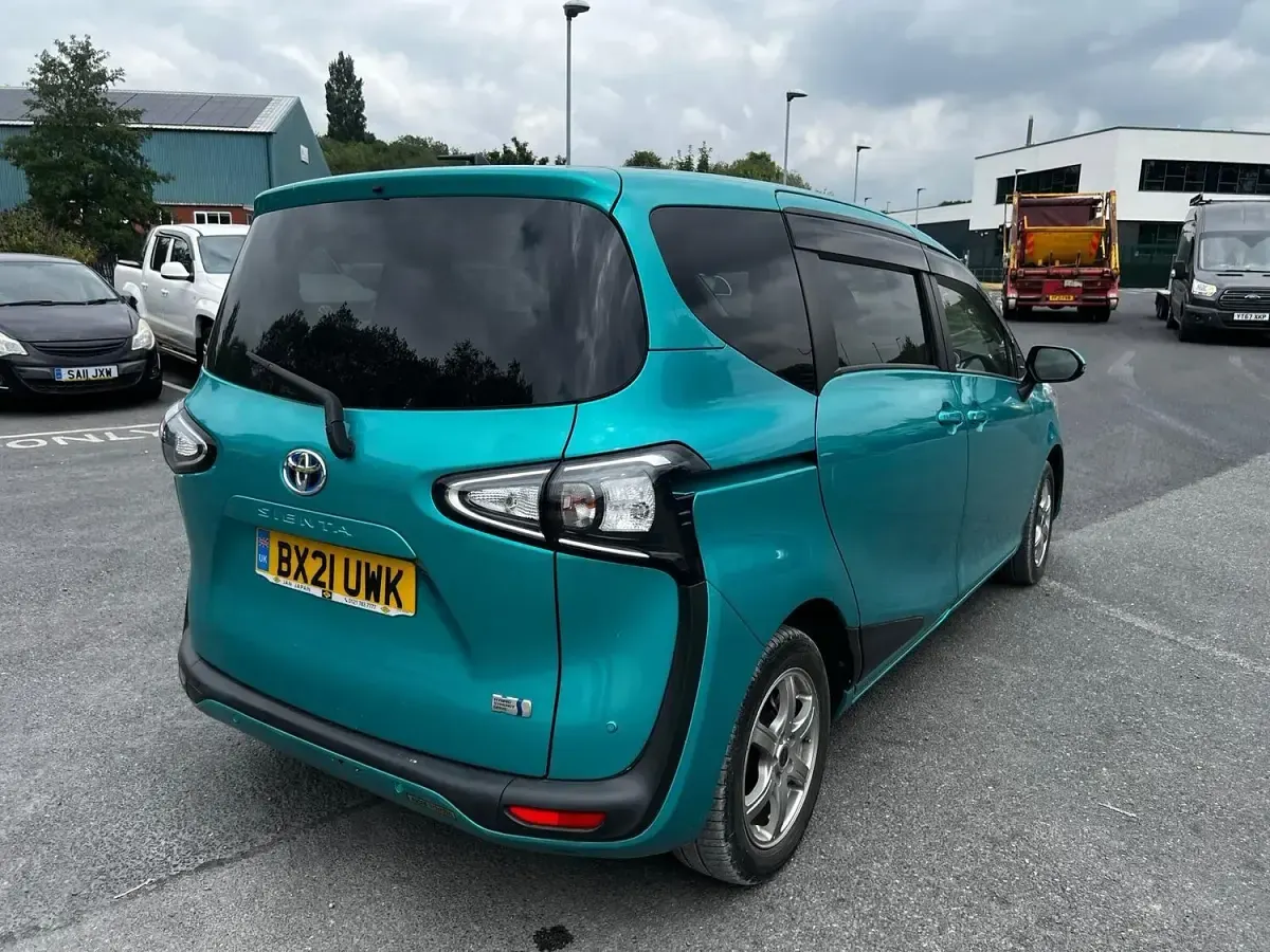 Used Toyota Sienta 116 HP (85 kW) 2026 Green MPV