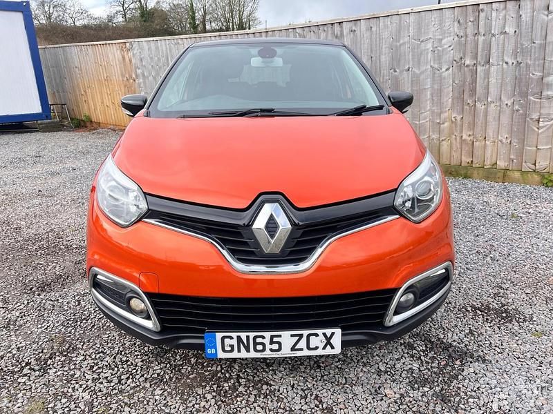 Used Renault Captur Dynamique 90 HP (66 kW) 2015 Orange/black SUV