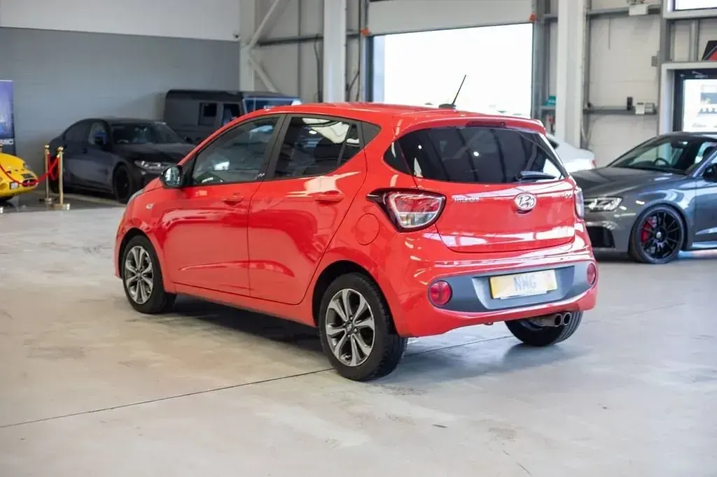 Używany Hyundai i10 67 KM (49 kW) 2019 Czerwony Hatchback