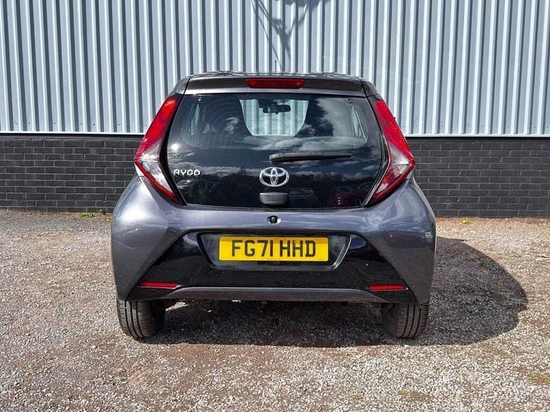 Used Toyota Aygo X-play 70 HP (51 kW) 2022 Black