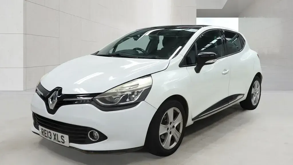 Used Renault Clio Dynamique 90 HP (66 kW) 2013 White Hatchback