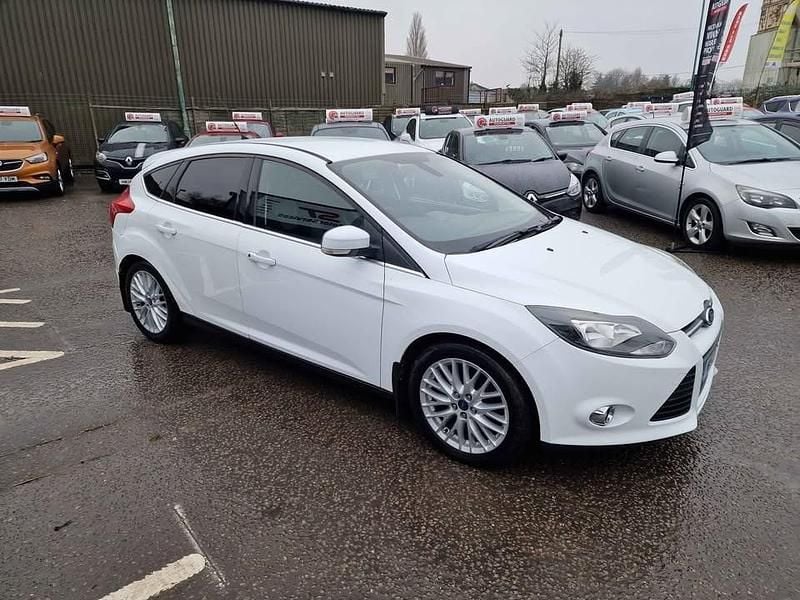 Used Ford Focus Zetec 2013 White Hatchback