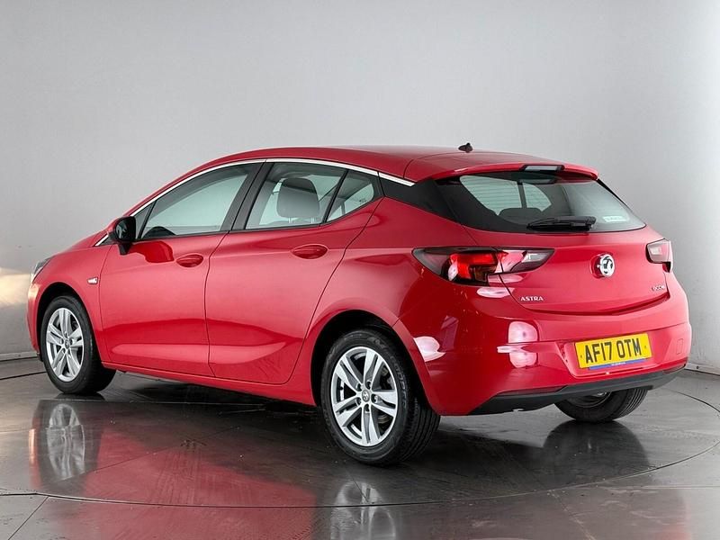 Used Vauxhall Astra Design Edition 105 HP (77 kW) 2017 Red Hatchback