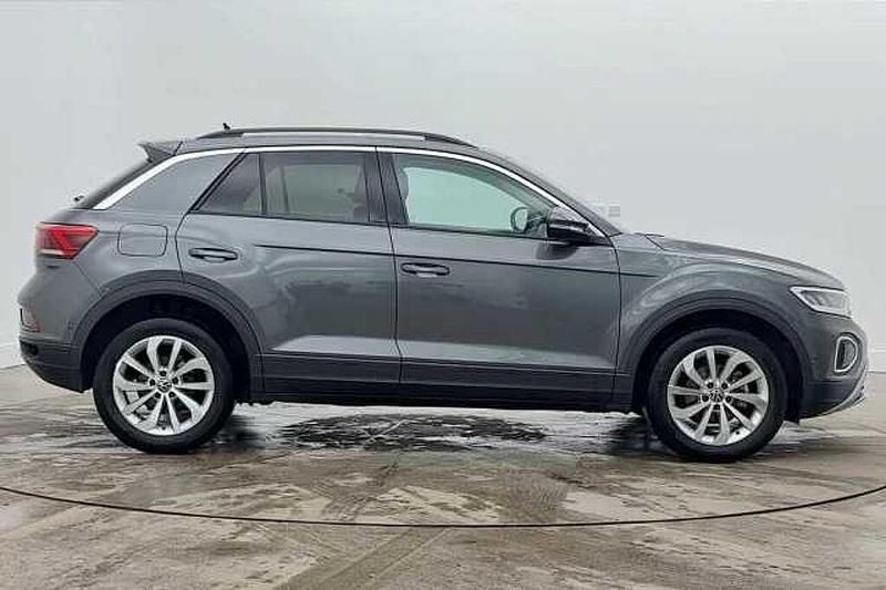 Usado VW T-Roc 150 HP (110 kW) 2025 SUV