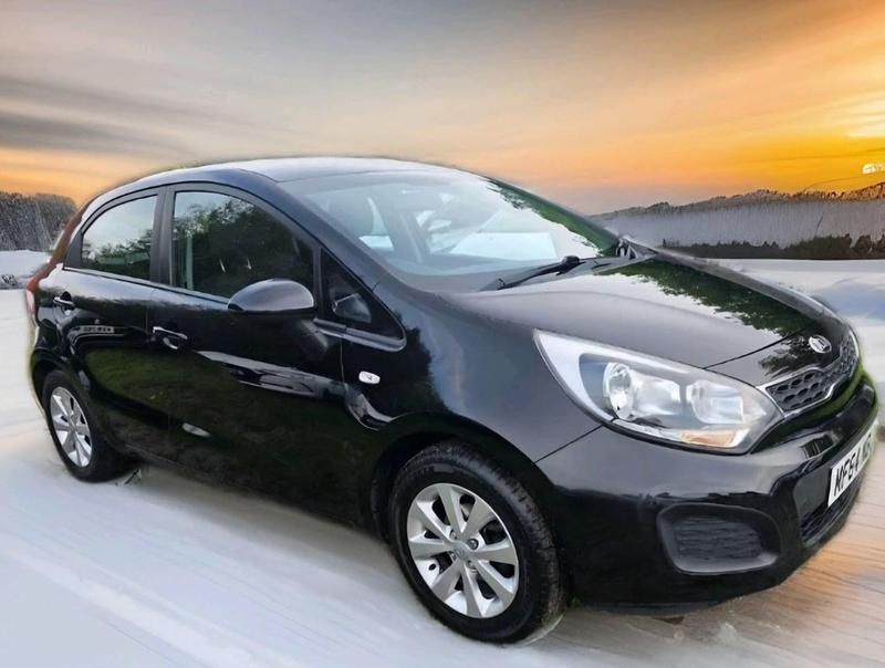 Usado Kia Rio 85 CV (62 kW) 2014 Negro Utilitario