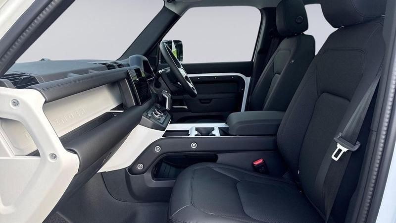 Used Land Rover Defender SE Dynamic 2026 Fuji white SUV