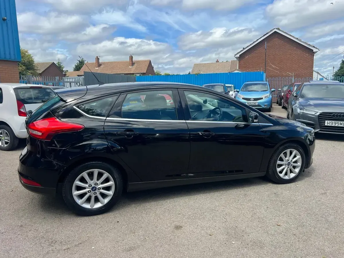 Used Ford Focus Titanium 100 HP (73 kW) 2017 Black Hatchback