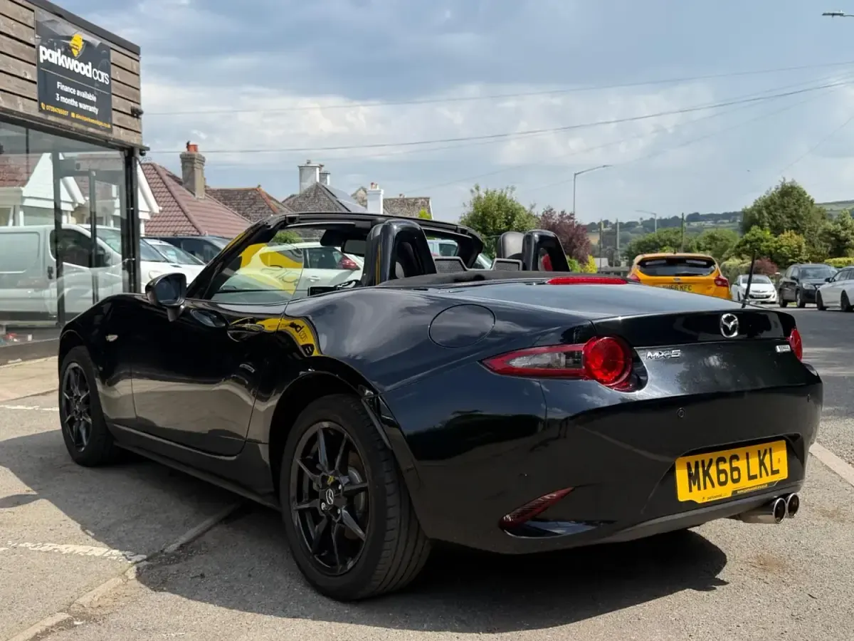 Used Mazda MX5 Inclusive 131 HP (96 kW) 2016 Black Cabriolet
