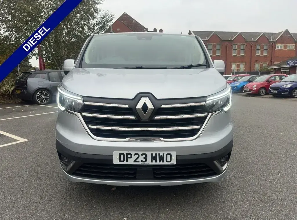 Used Renault Trafic 148 HP (108 kW) 2023 Grey MPV