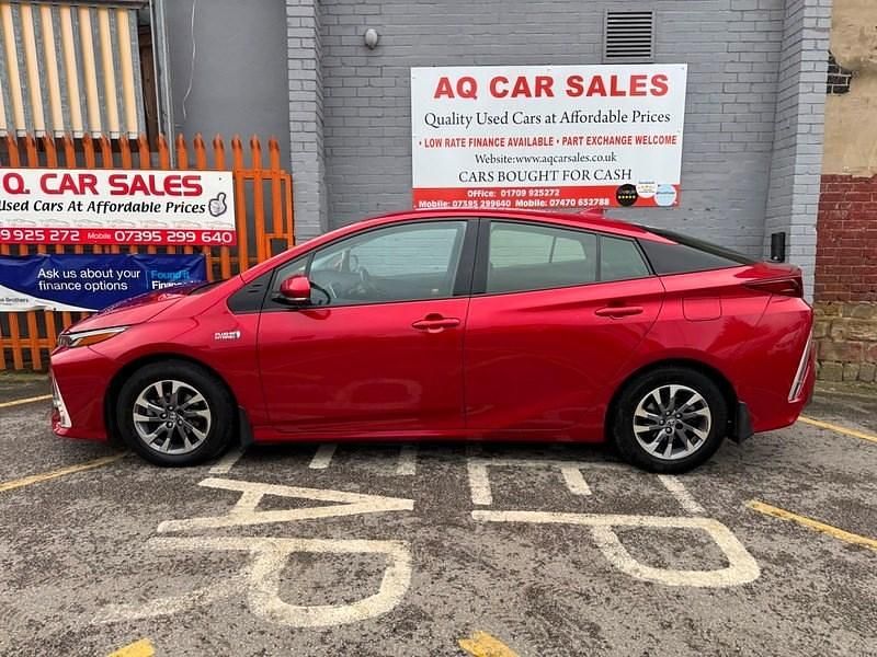 Used Toyota Prius 2017 Red Hatchback