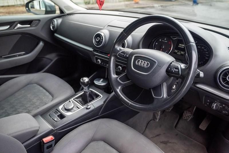 Begagnad Audi A3 110 HK (80 kW) 2015 Grå Halvkombi