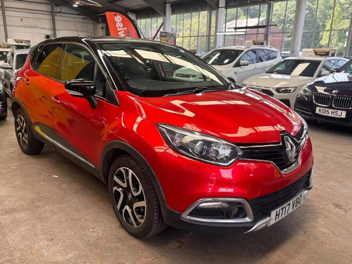 Used Renault Captur Signature 110 HP (80 kW) 2017 Red/black SUV
