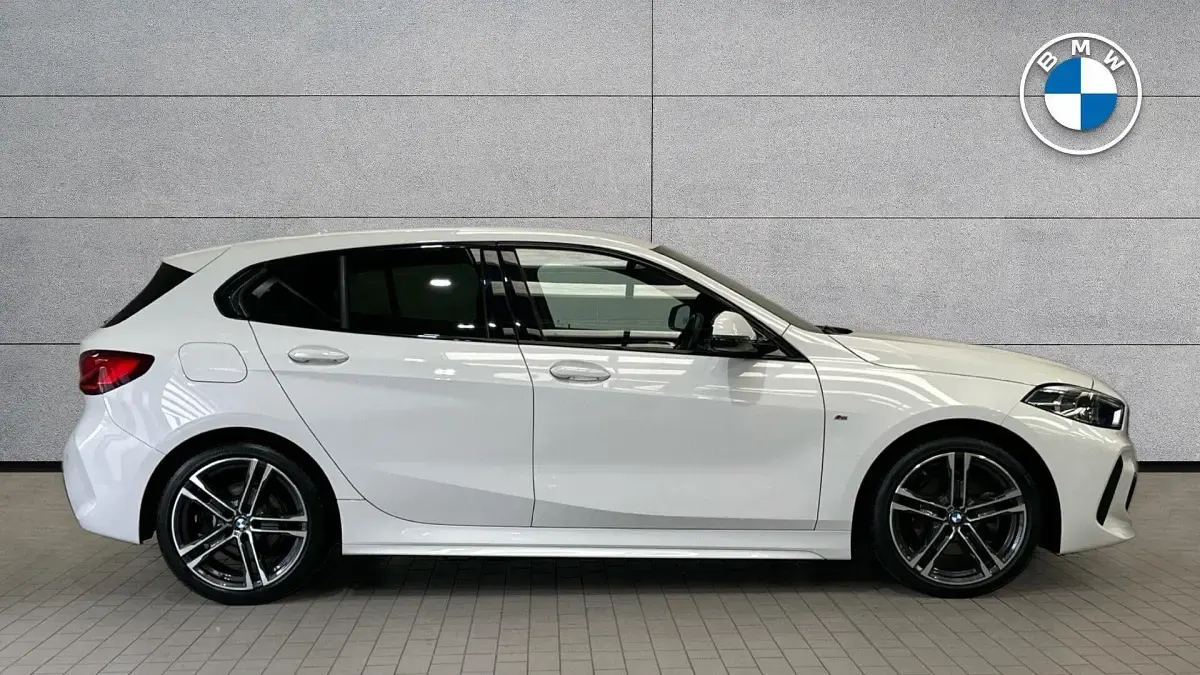 Used BMW 118 M Sport 134 HP (98 kW) 2021 White Hatchback