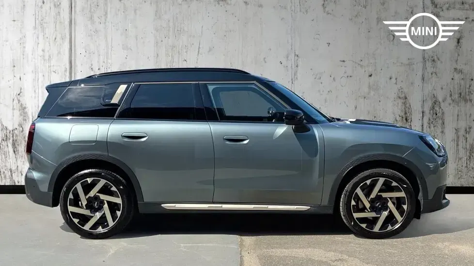 Used Mini Countryman 215 HP (158 kW) 2025 Green SUV