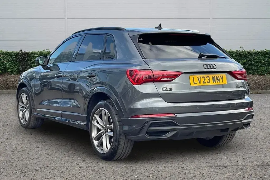 Usado Audi Q3 Black Edition 150 CV (110 kW) 2023 SUV