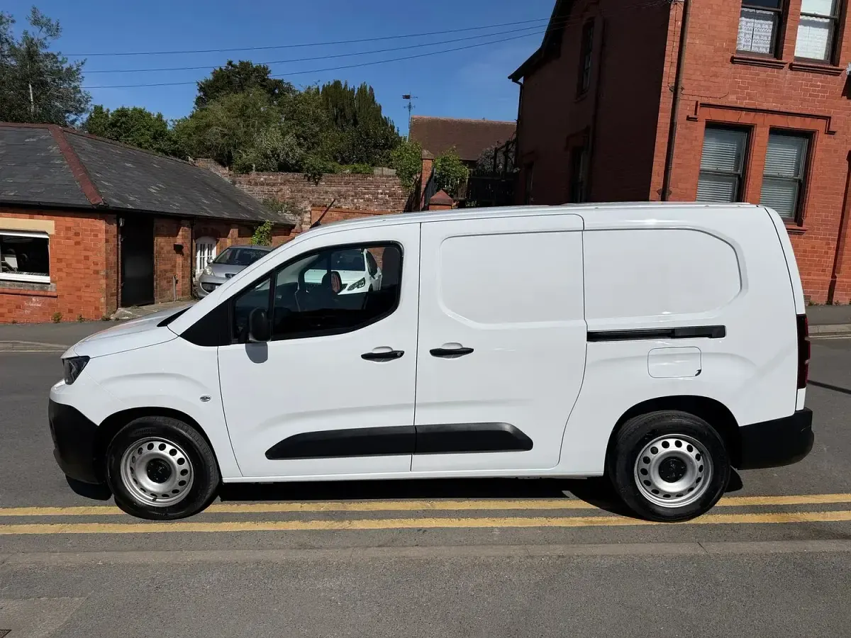 Used Peugeot Partner Premium 131 HP (96 kW) 2023 White MPV