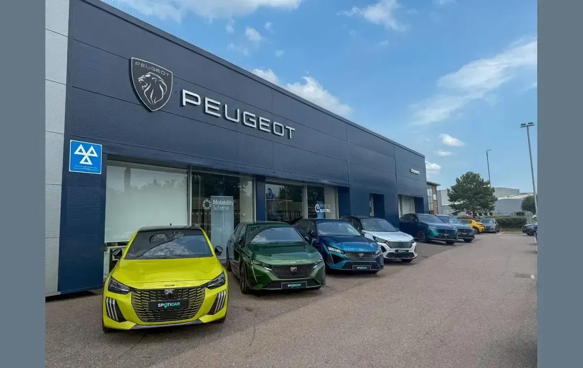 Occasion Peugeot e-208 Premium 98 kW (134 ch) 2022 Gris Citadine