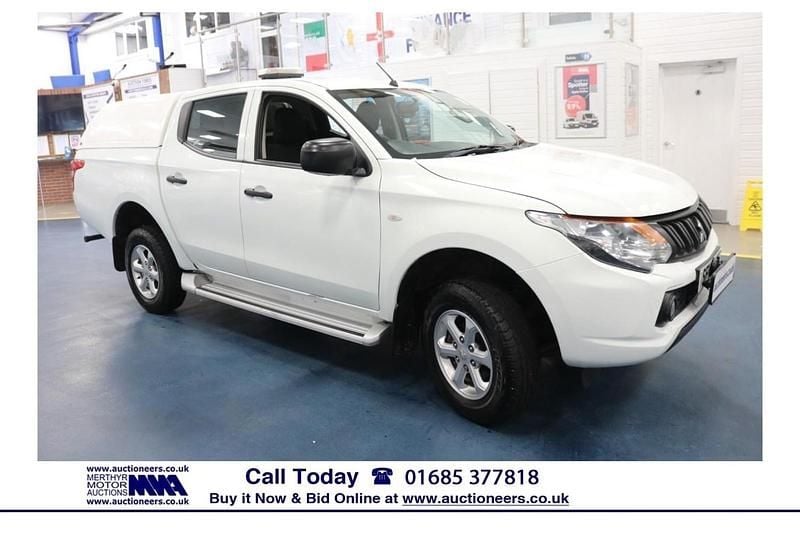Used Mitsubishi L200 Top 150 HP (110 kW) 2018 White Pickup