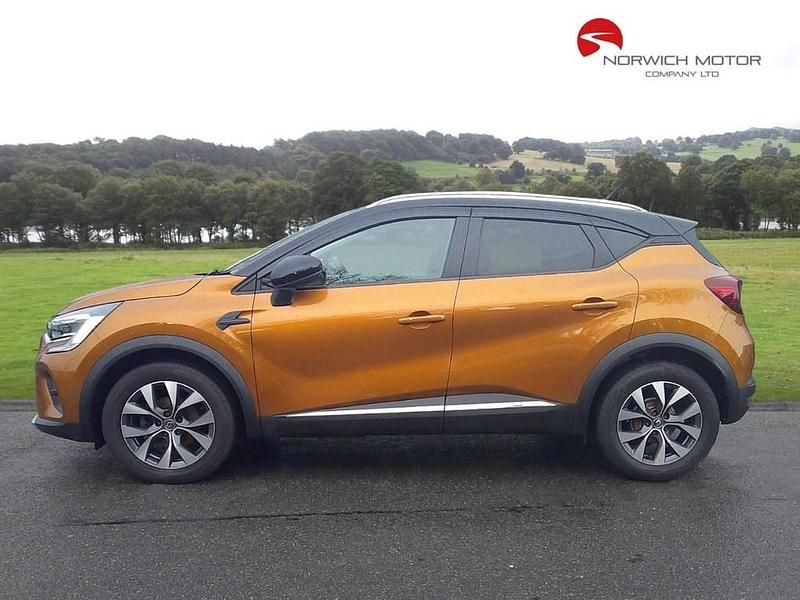 Used Renault Captur Iconic 100 HP (73 kW) 2020 Orange/black SUV