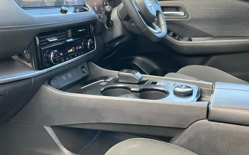 Used Nissan X-Trail N-Connecta 213 HP (156 kW) 2023 Silver SUV