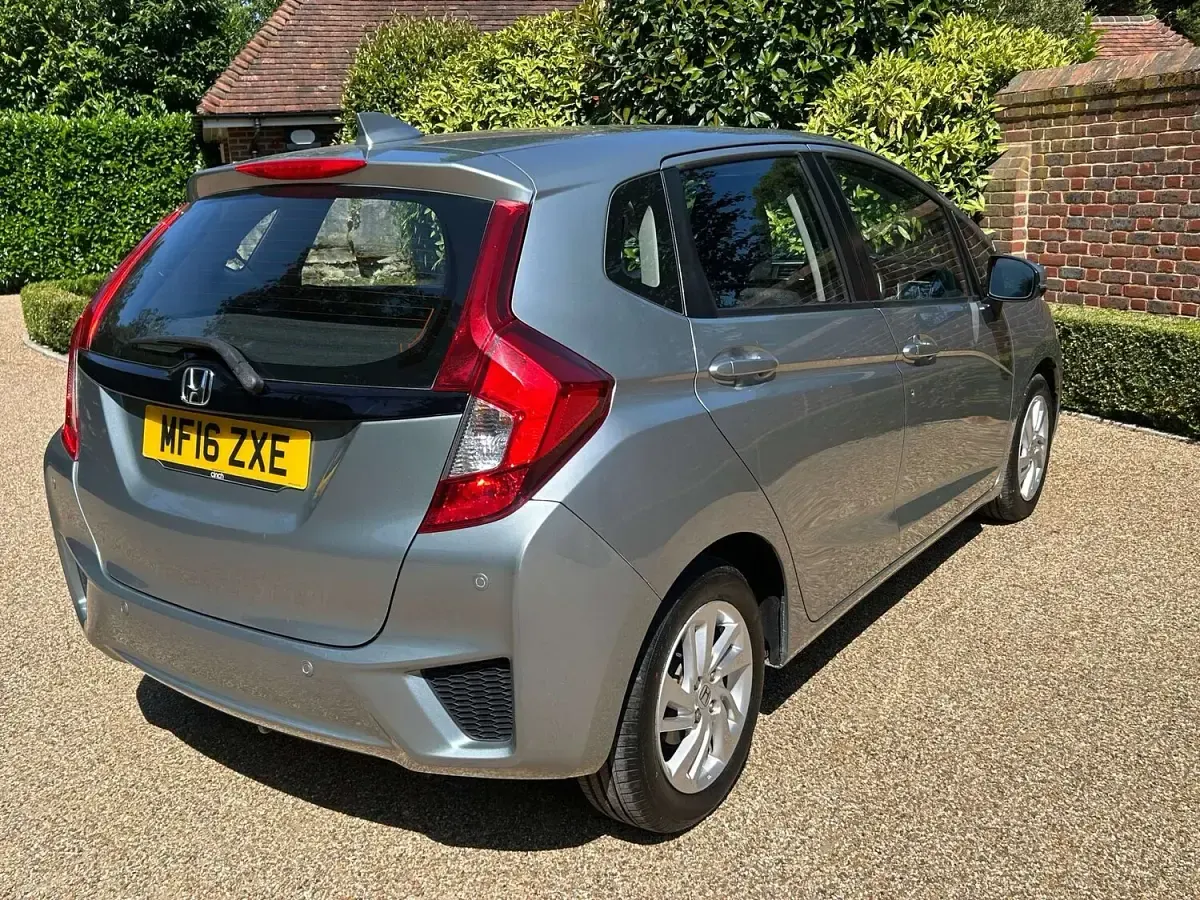 Used Honda Jazz SE 102 HP (75 kW) 2016 Silver Hatchback
