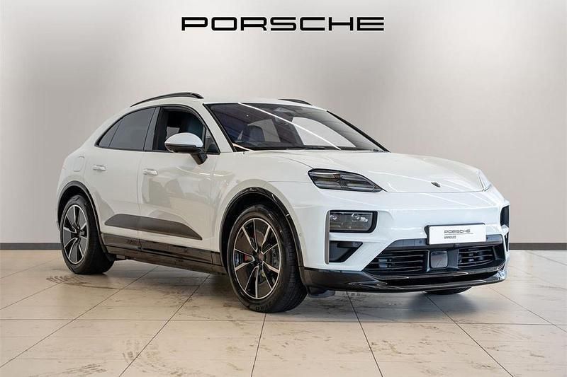 White Used 2025 Porsche Macan Turbo SUV | £94,990 - Image 1/4