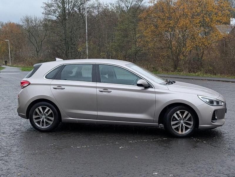 Used Hyundai i30 SE 120 HP (88 kW) 2018 Beige Hatchback