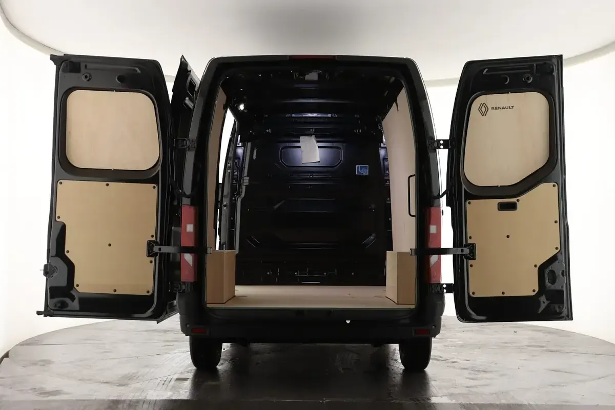 New Renault Master 2026 Black MPV