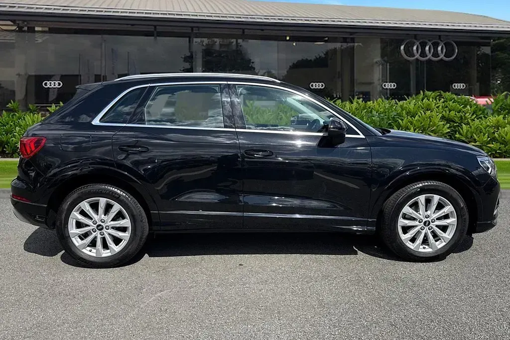 Usado Audi Q3 Sport 150 HP (110 kW) 2022 Preto SUV