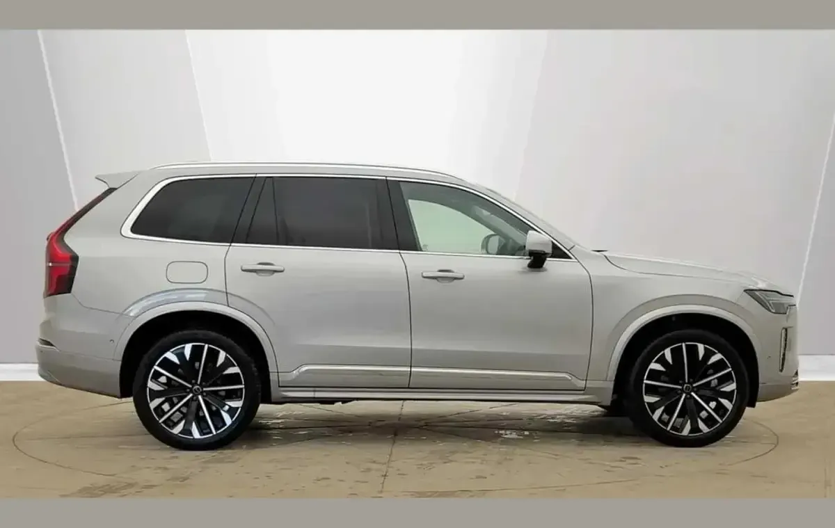 Usado Volvo XC90 Ultra 247 HP (181 kW) 2025 Prateado SUV