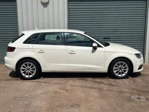 Used Audi A3 105 HP (77 kW) 2013 White Hatchback
